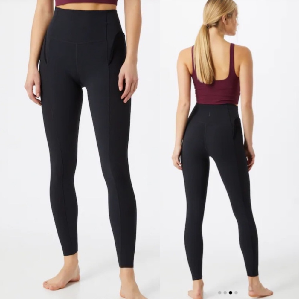NIKE YOGA LUXE Infinalon Ruffled 7/8 Leggings
Tights XS Black